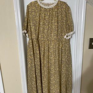 Wilde Floral Midi Dress Roolee